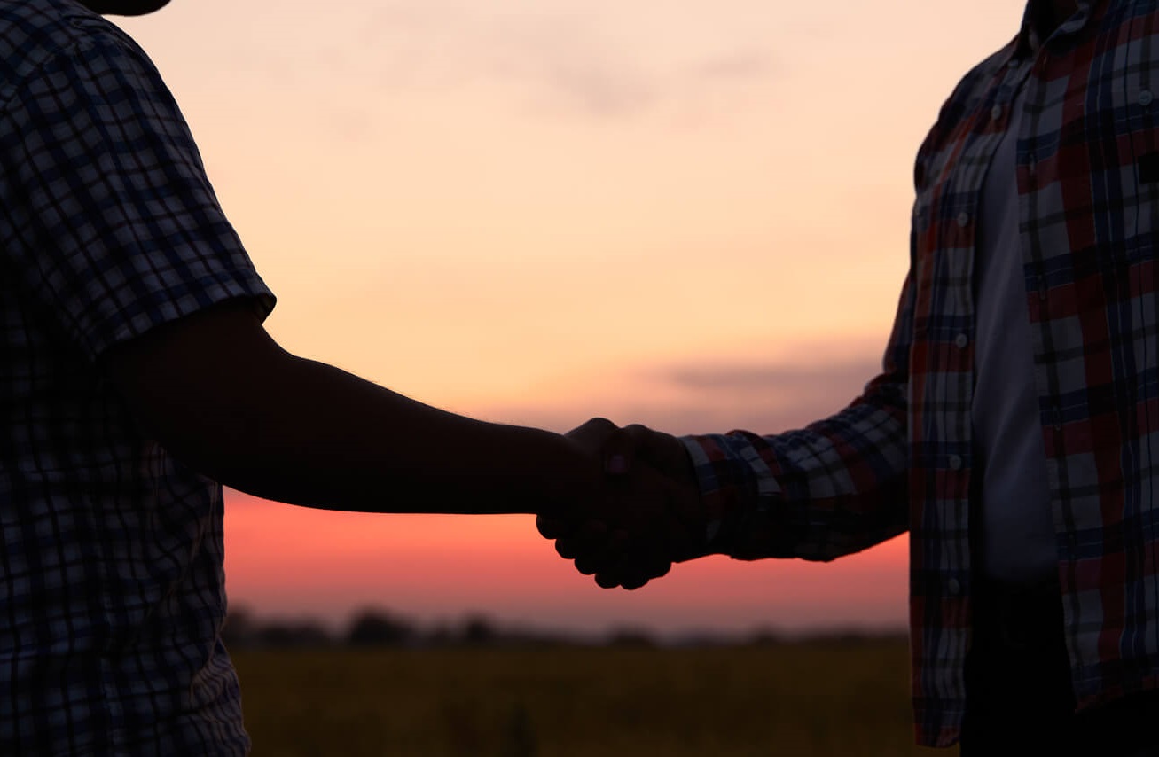 3 Acts of Kindness a Muslim can show to a non-Muslim